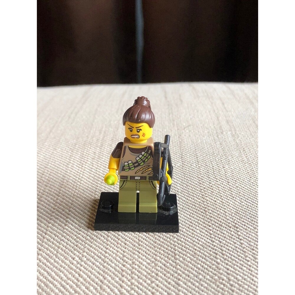 Lego Dinosaur Hunter Minifigure